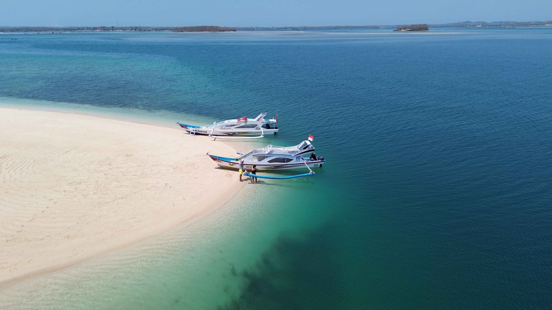 Escape Island Tour: Pink Beach & Gili Petelu Snorkeling