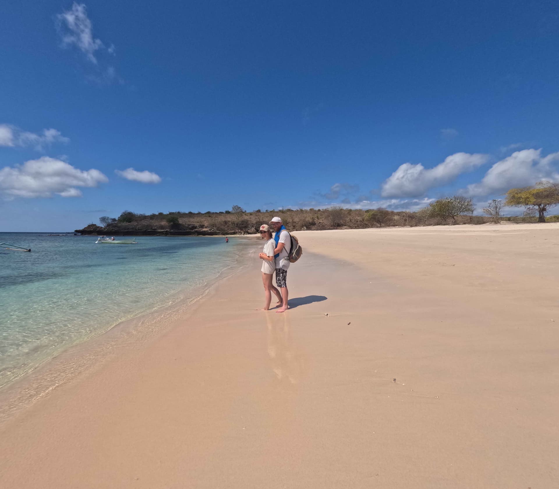 Escape Island Tour: Pink Beach & Gili Petelu Snorkeling