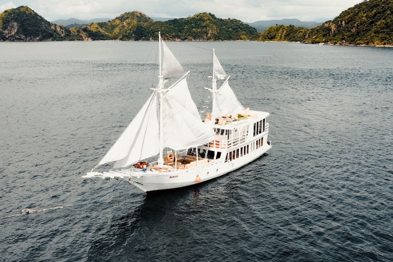 3D2N Akassa Liveaboard Komodo Trip Komodo Island Adventure