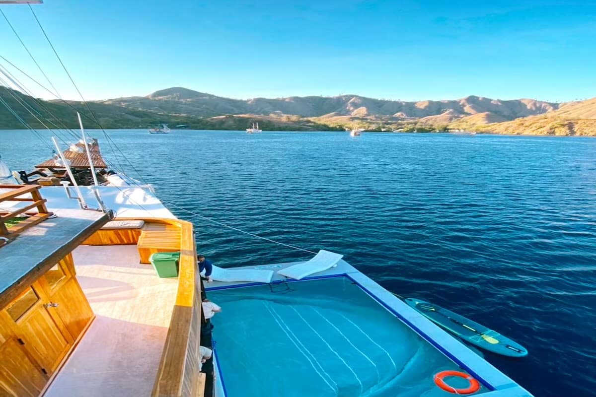 3D2N Komodo Phinisi Tour With Paddle Board And Floating Pool