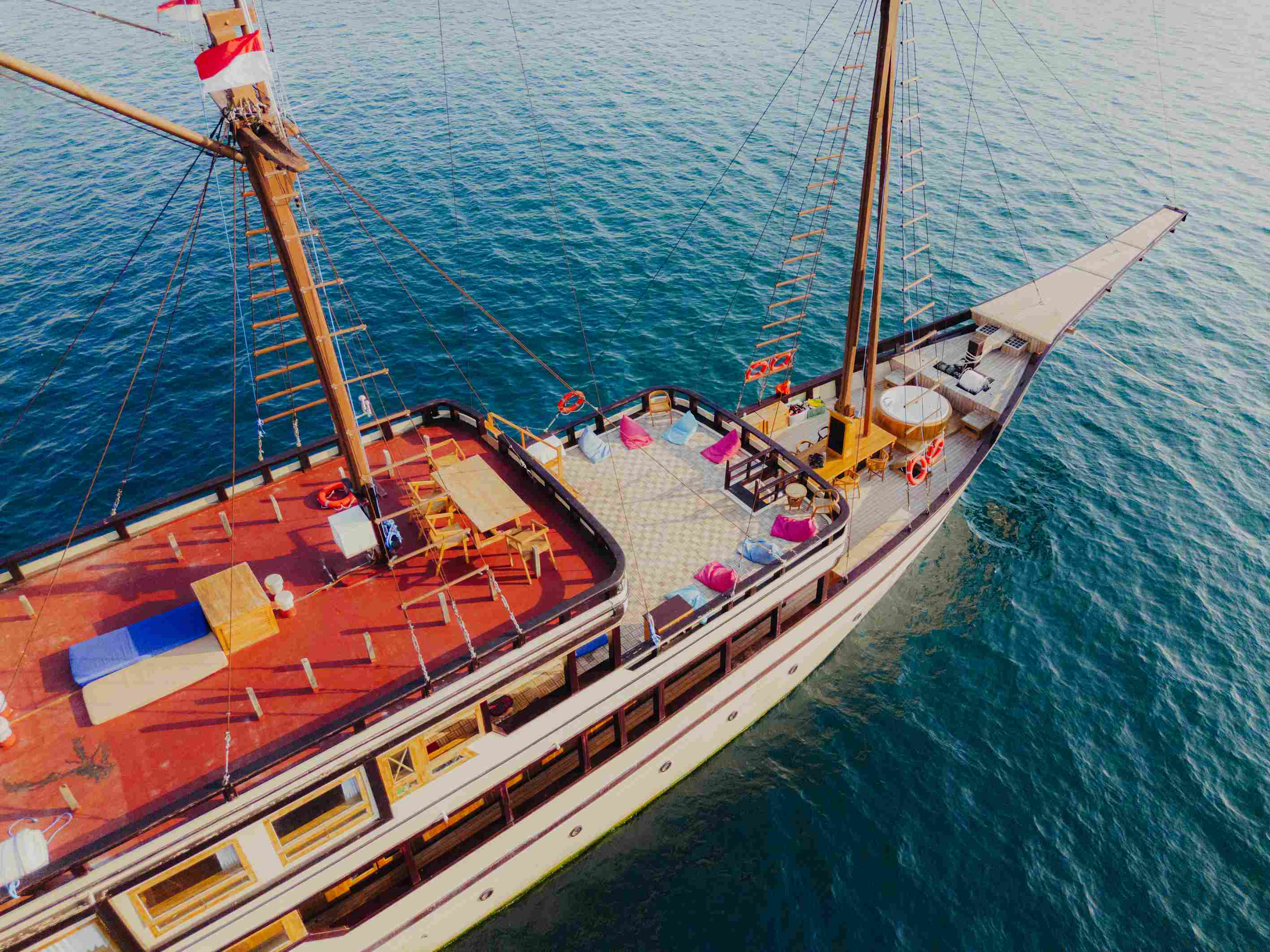 Lombok to Labuan Bajo 4D3N Sailing Trip