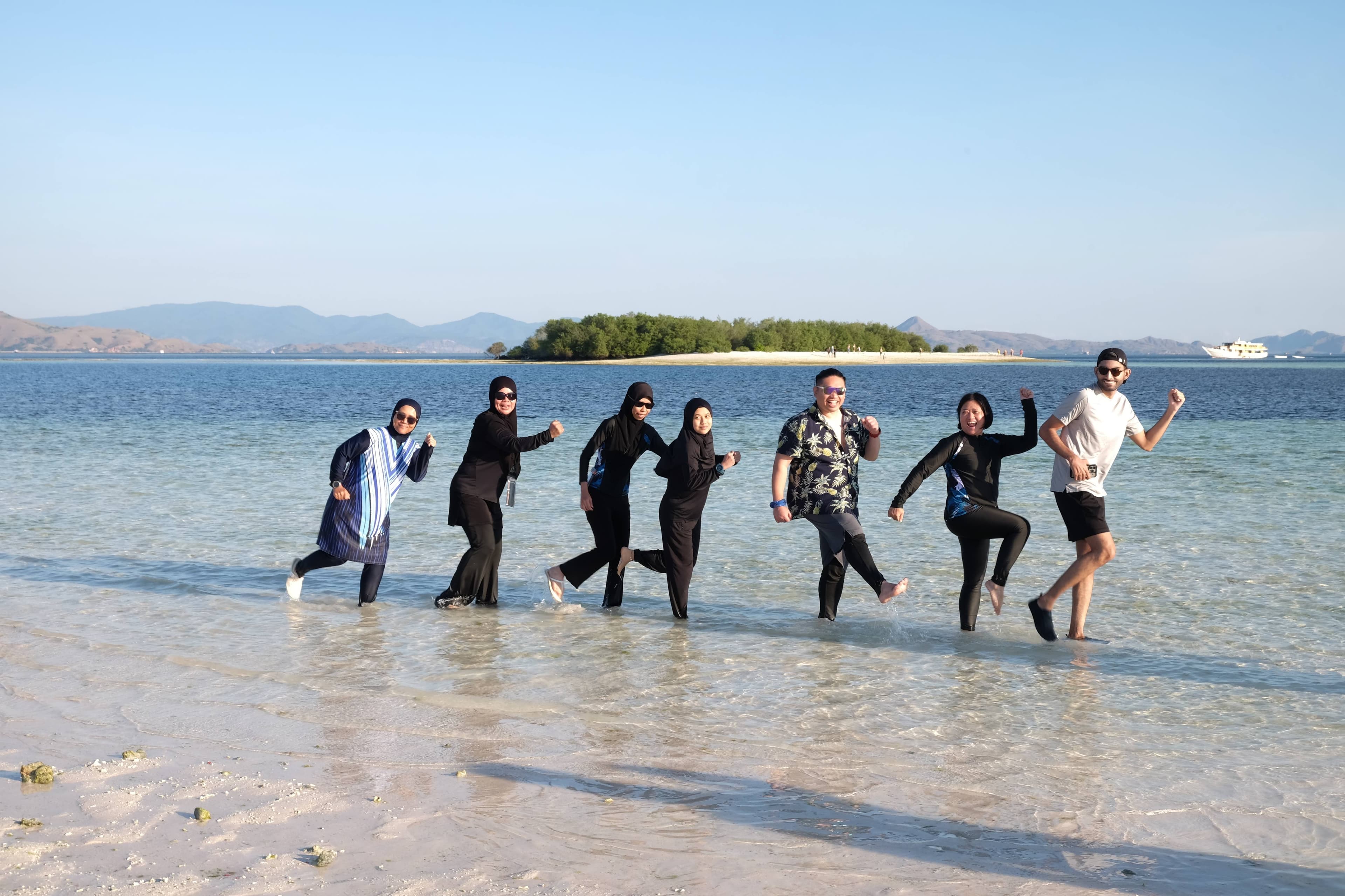 Komodo Speedboat Tour: 8 Top Destinations in One Day