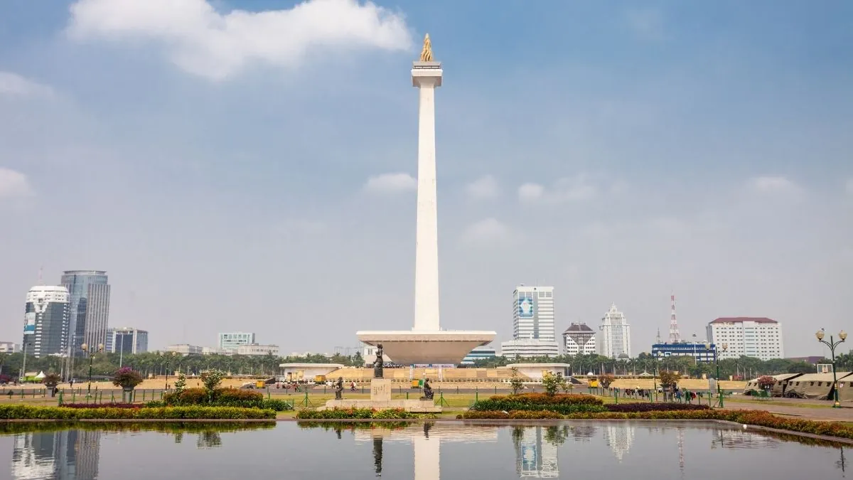 Time Capsule Journey: National Monument & National Museum