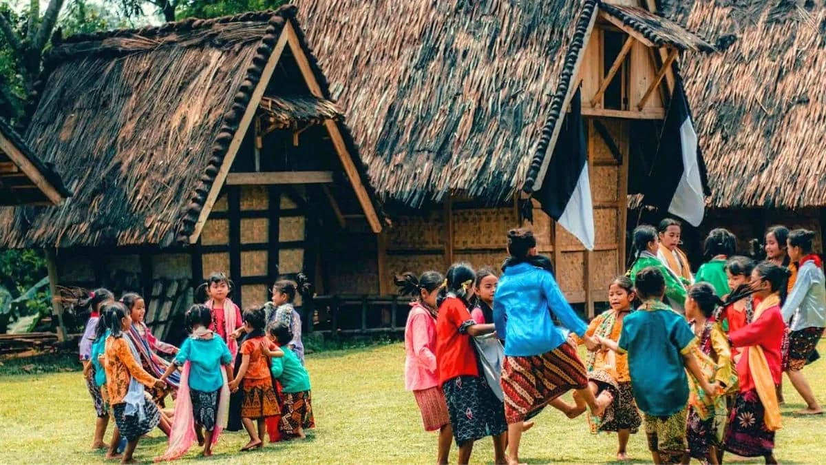 Culture & Village Experience: Kampung Budaya – Sindang Barang