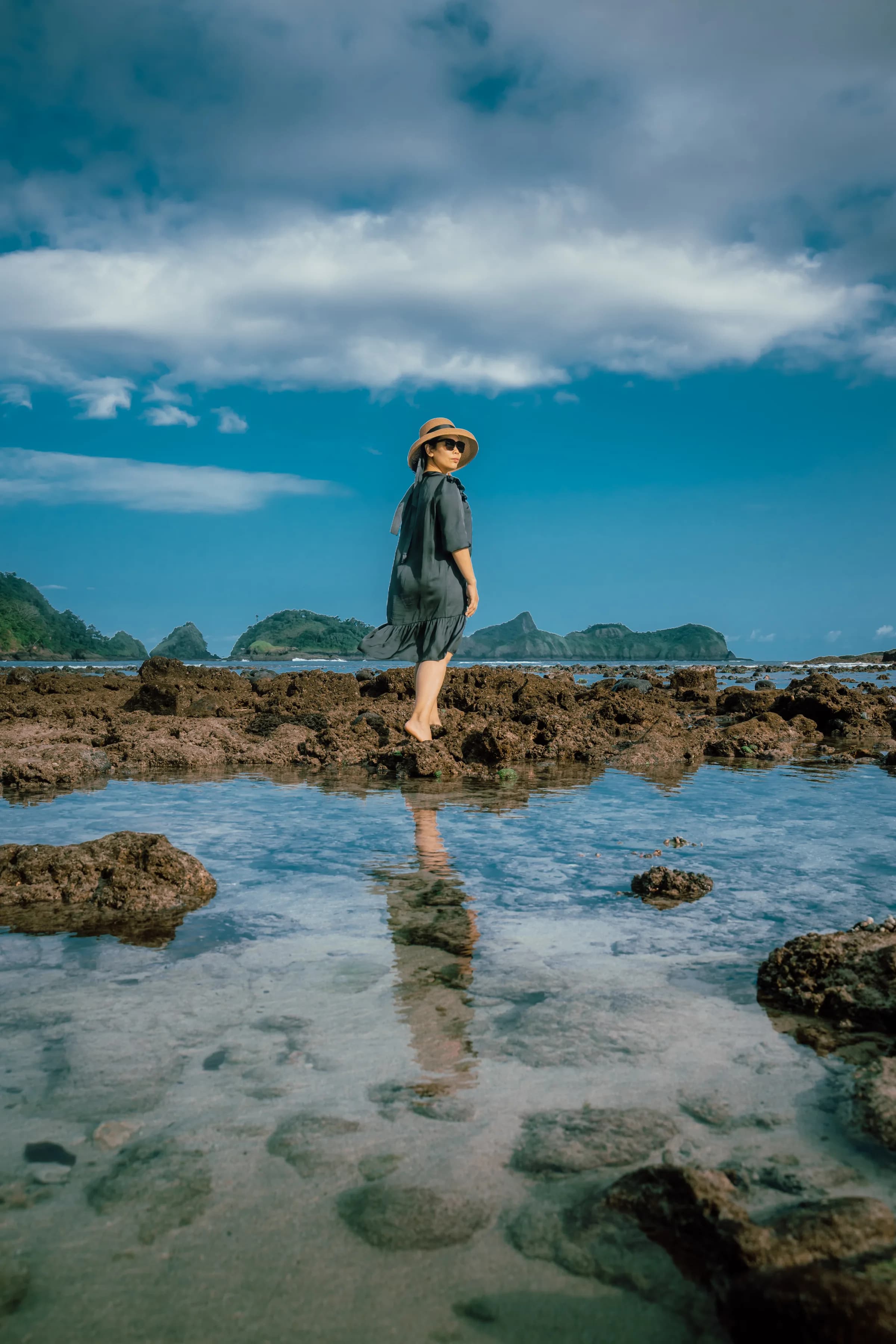 Walking the tidal flats at Wedi Ireng beach